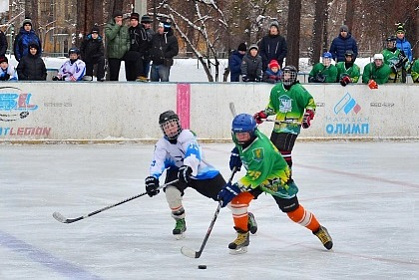 Бесплатные тренировки для дворовых команд по хоккею в Ангарске организует Андрей Левченко