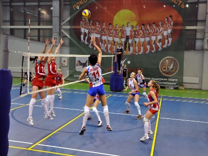 Женскую волейбольную команду «Локо Ангара» взяла на содержание депутат Нина Чекотова 