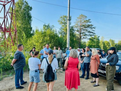 Содержание дорог и работа транспорта стали основными вопросами на встрече депутата ЗС Антона Малышева с жителями поселка Николов Посад