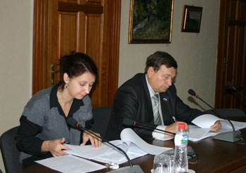 Члены комитета по  госстроительству области рассмотрели проект регионального бюджета  на 2012 год