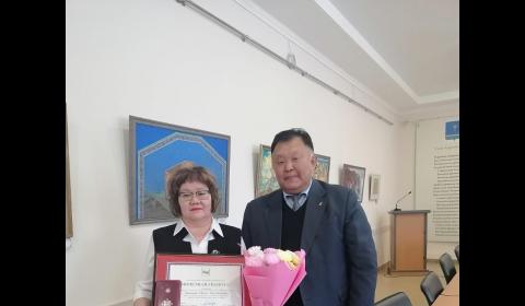 Благодарности и Почётные грамоты Законодательного Собрания вручили депутаты жителям Прибайкалья за профессиональные и общественные достижения Благодарности и Почётные грамоты Законодательного Собрания вручили депутаты жителям Прибайкалья за профессиональные и общественные достижения