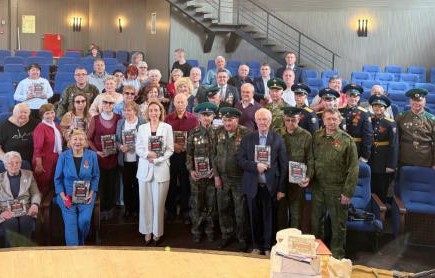 Печатную версию книги об участии иркутян в боевом конфликте за остров Даманский представили в Иркутске Печатную версию книги об участии иркутян в боевом конфликте за остров Даманский представили в Иркутске