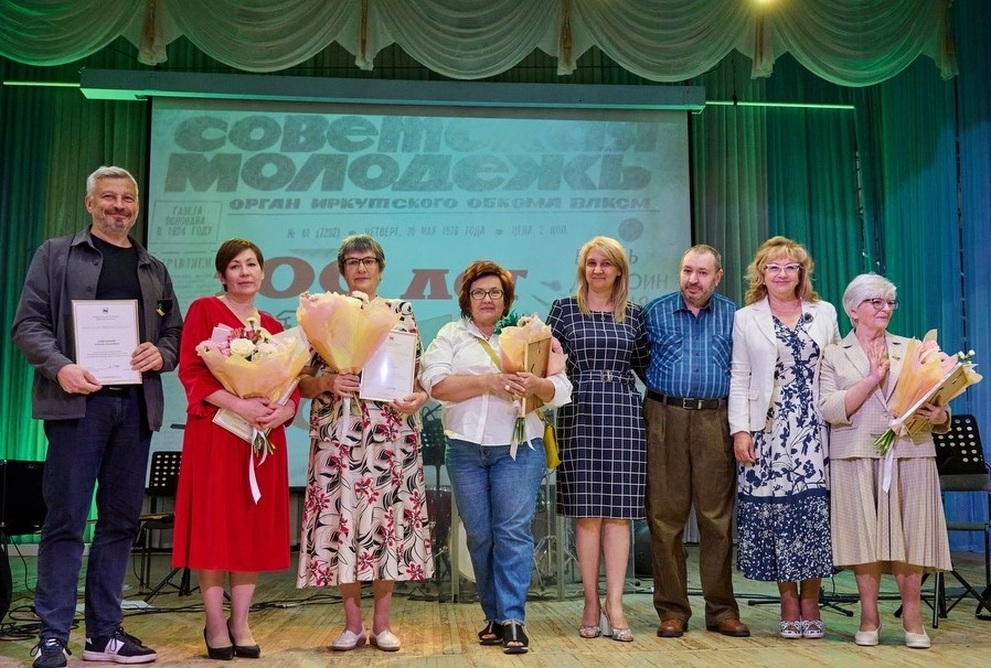 Депутаты Заксобрания поздравили иркутских журналистов со 100-летием «Советской молодежи» Депутаты Заксобрания поздравили иркутских журналистов со 100-летием «Советской молодежи»