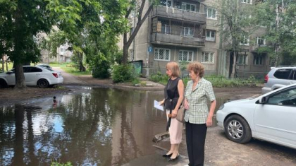 Благоустройство внутриквартальных проездов стало поводом нескольких обращений жителей Ангарска на приемы к депутатам ЗС