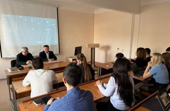 Поддержкой и развитием молодёжных инициатив занимаются областные депутаты Поддержкой и развитием молодёжных инициатив занимаются областные депутаты