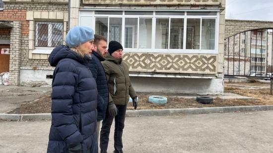Прием граждан провела в Ангарске депутат ЗС Антонина Кокошникова совместно с руководством местного комитета по благоустройству и дорожной деятельности Прием граждан провела в Ангарске депутат ЗС Антонина Кокошникова совместно с руководством местного комитета по благоустройству и дорожной деятельности