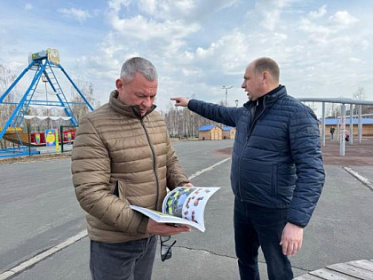 Благоустройство Парка Металлургов в Братске обсудили депутат ЗС Евгений Зенкин и мэр города Александр Дубровин